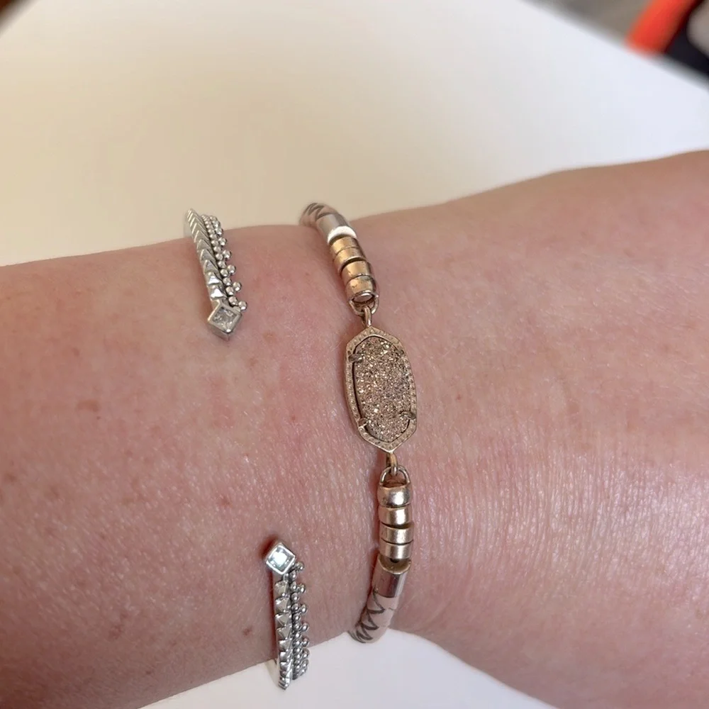 Kendra Scott includes 2x